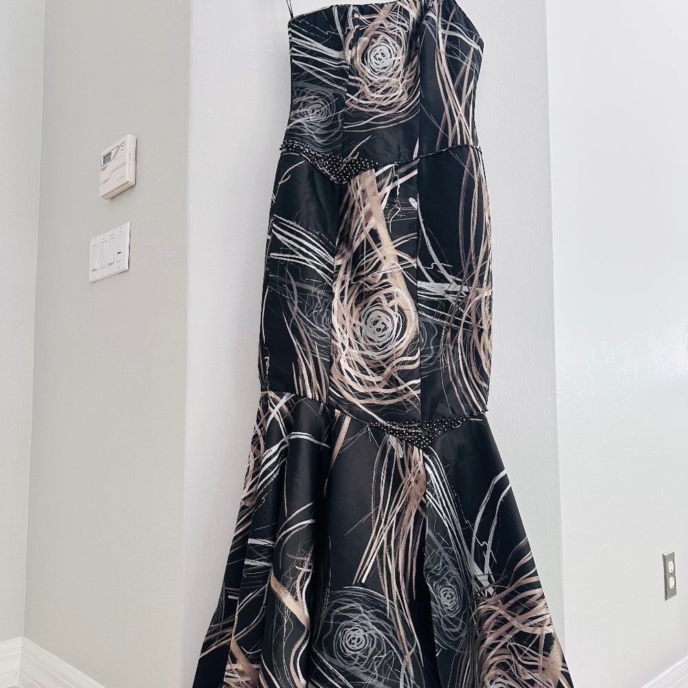 Designer NIna Raynor Evening Gown Size10 Black gold silver beaded mermaid trumpe